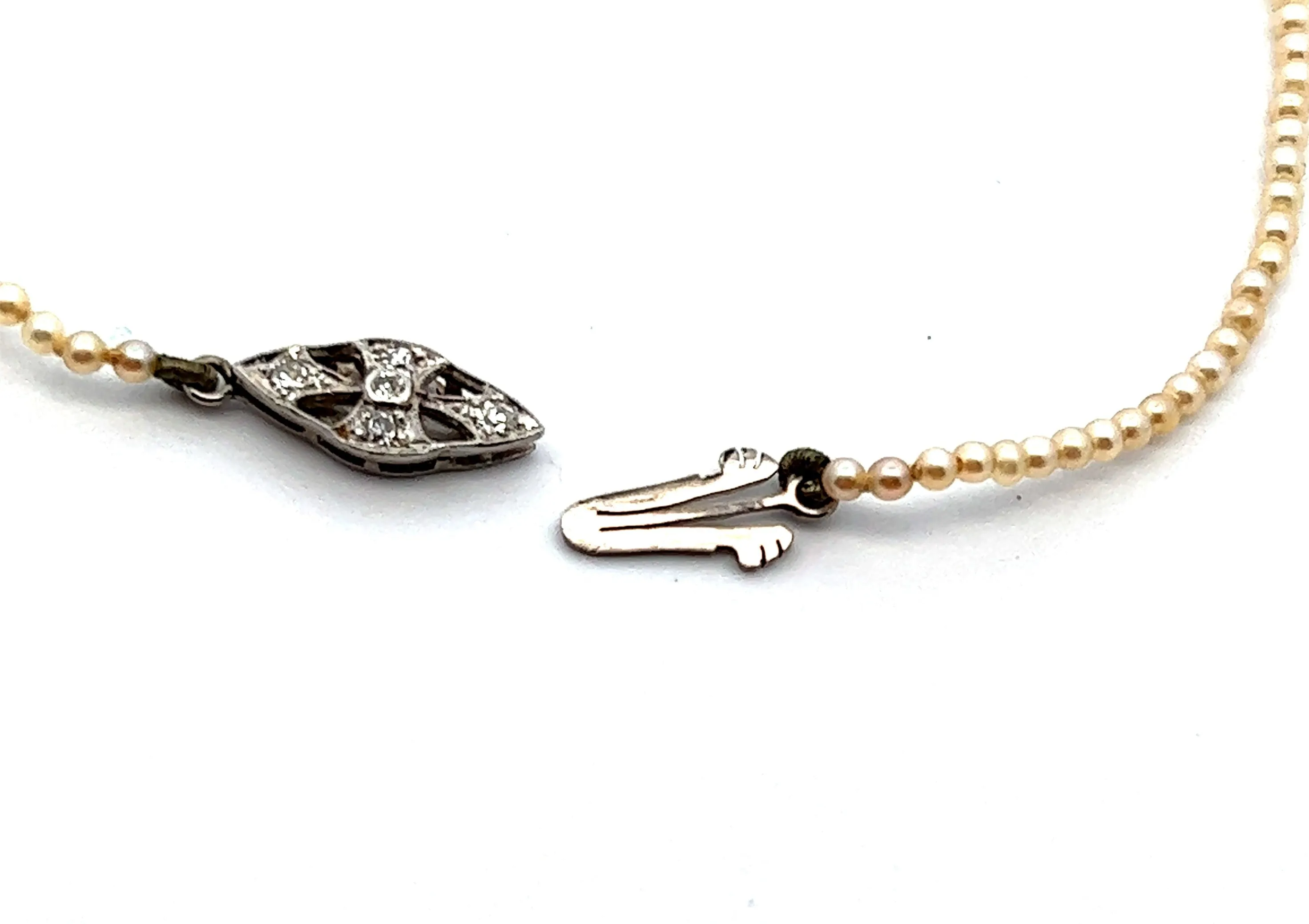 Cultured Pearl Graduated Necklet with 18ct White Gold & Diamond Clasp