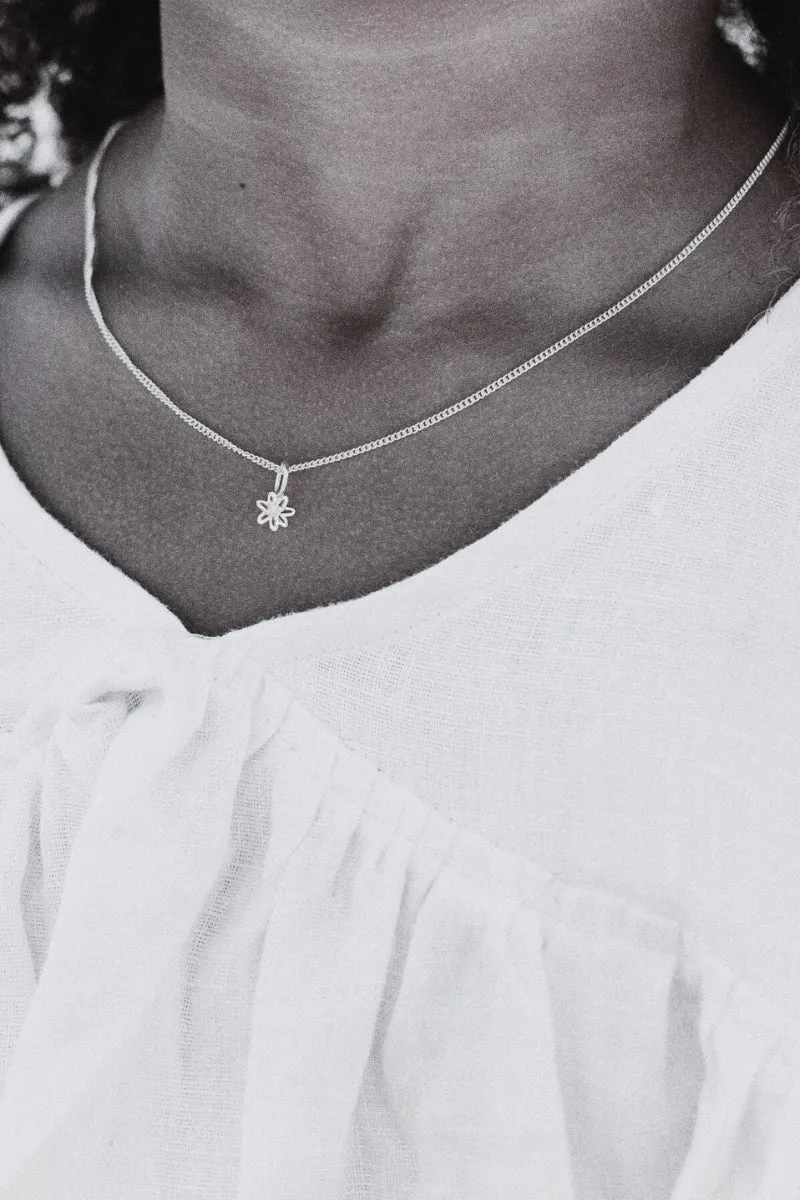 Daisy Pendant - Gold