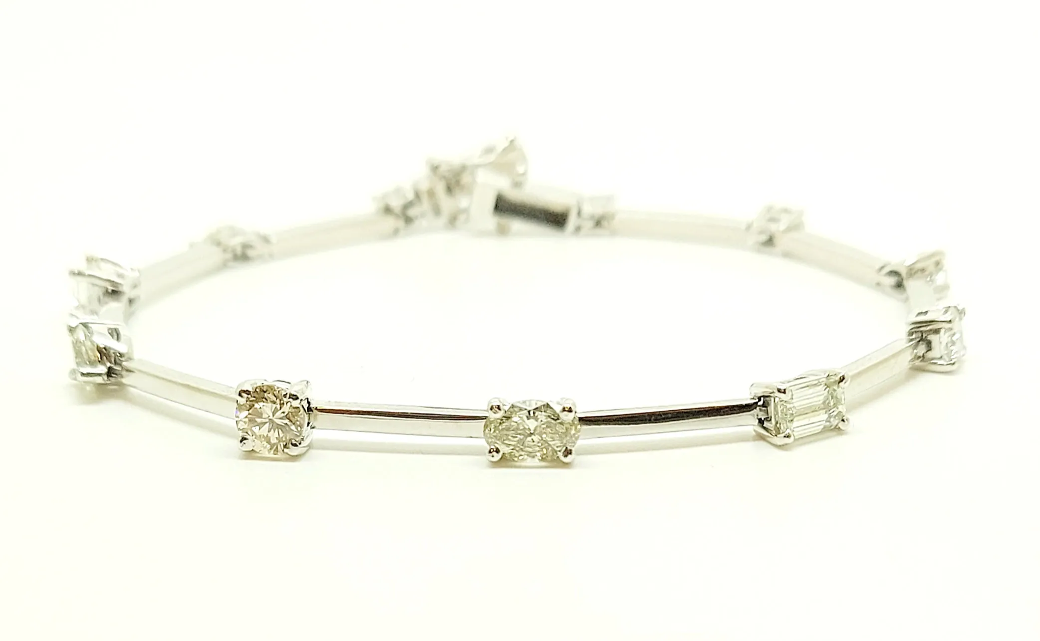 Diamonds Bracelet in Alternating Cuts AD No: 2830