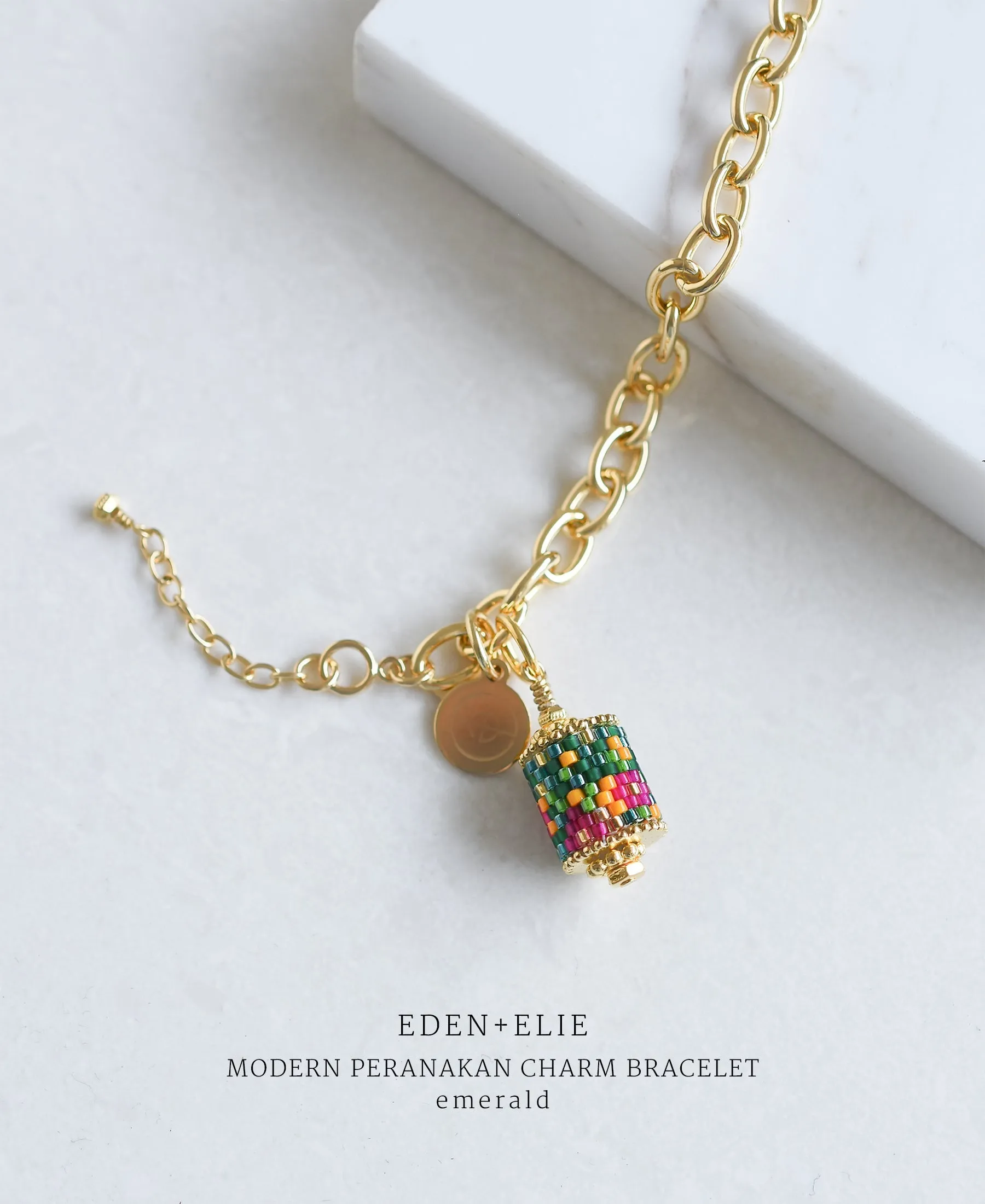 EDEN   ELIE Modern Peranakan gold charm bracelet - emerald