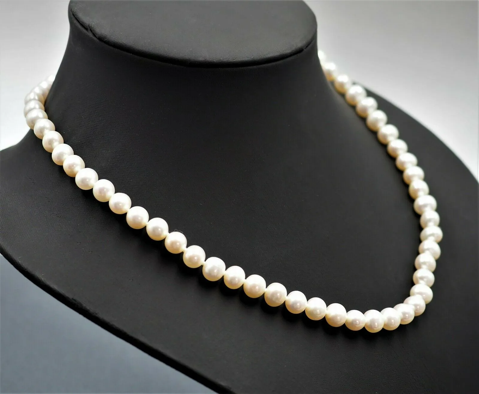 Freshwater Pearl Necklace with 14ct Yellow Gold Clasp
