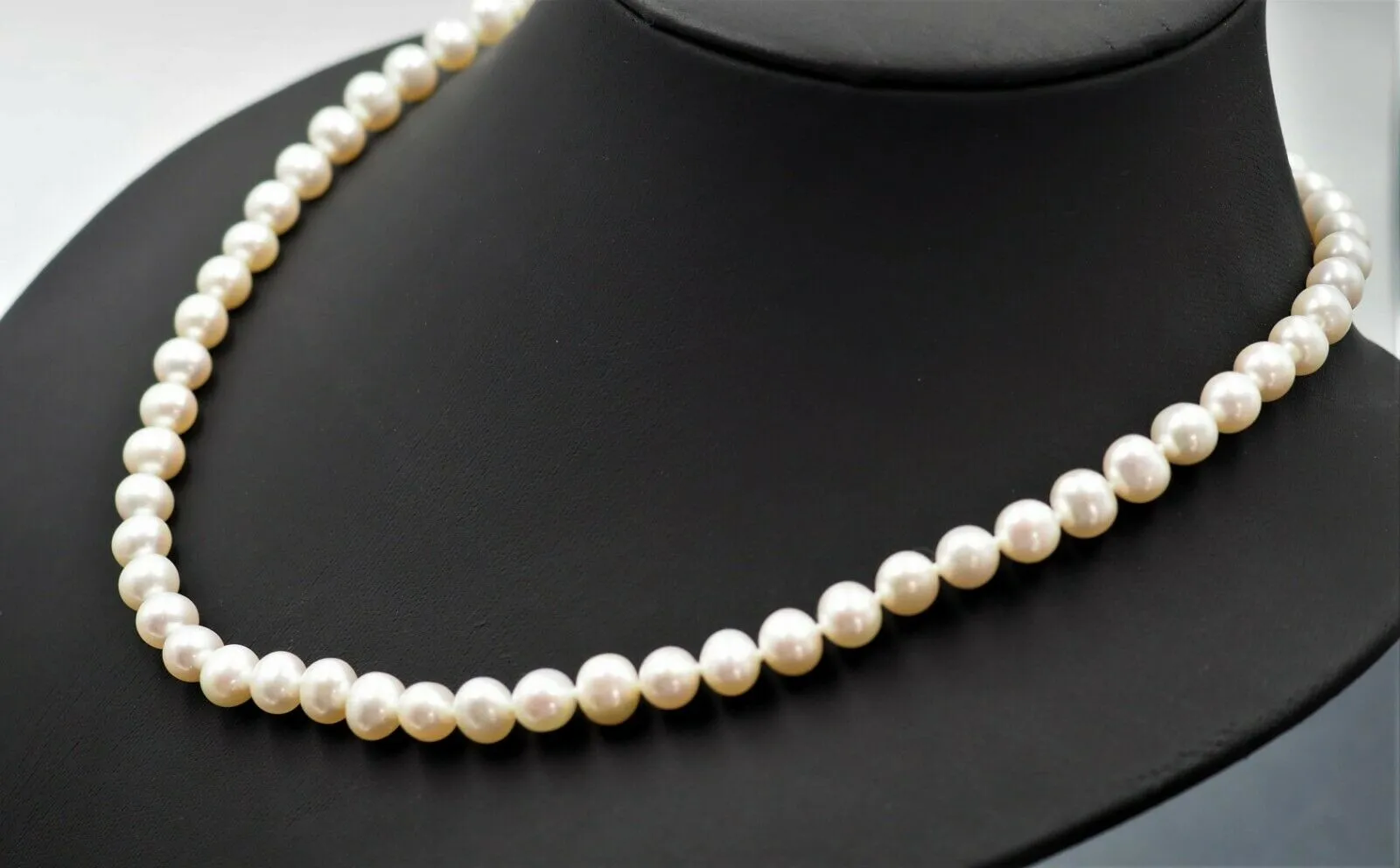 Freshwater Pearl Necklace with 14ct Yellow Gold Clasp