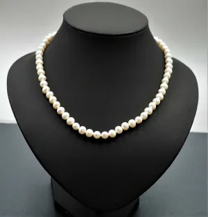Freshwater Pearl Necklace with 14ct Yellow Gold Clasp