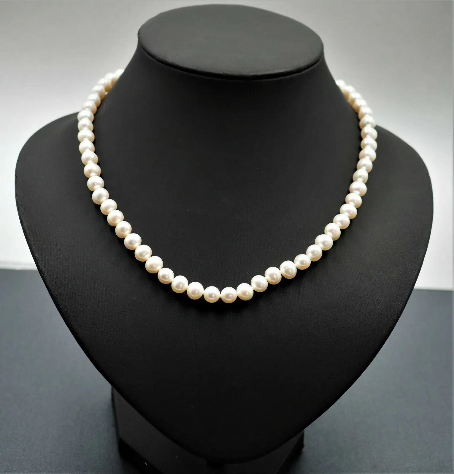 Freshwater Pearl Necklace with 14ct Yellow Gold Clasp